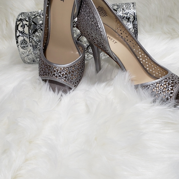 Open Toe Pump - Picture 6 of 11